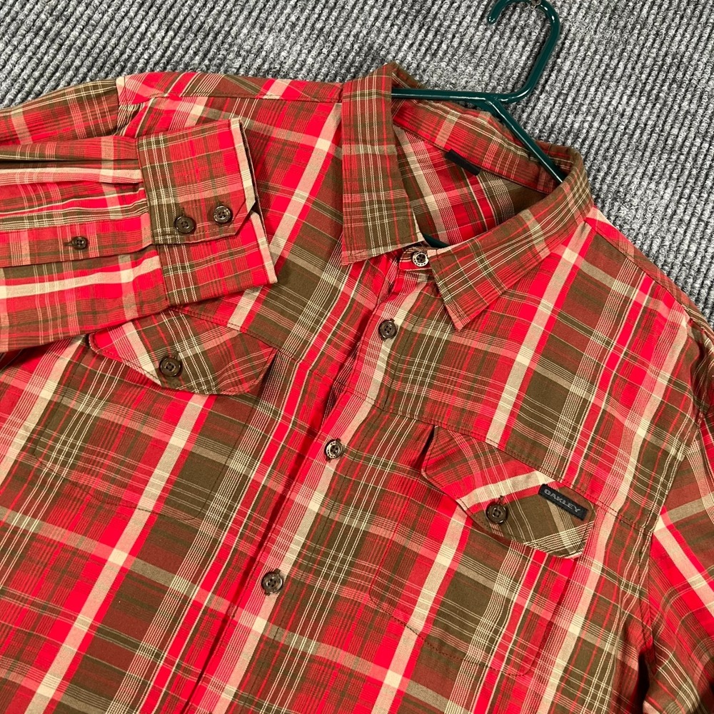 Oakley Shirt Mens XL Extra Large Red Plaid Long Sleeve Button Up Casual Comfort